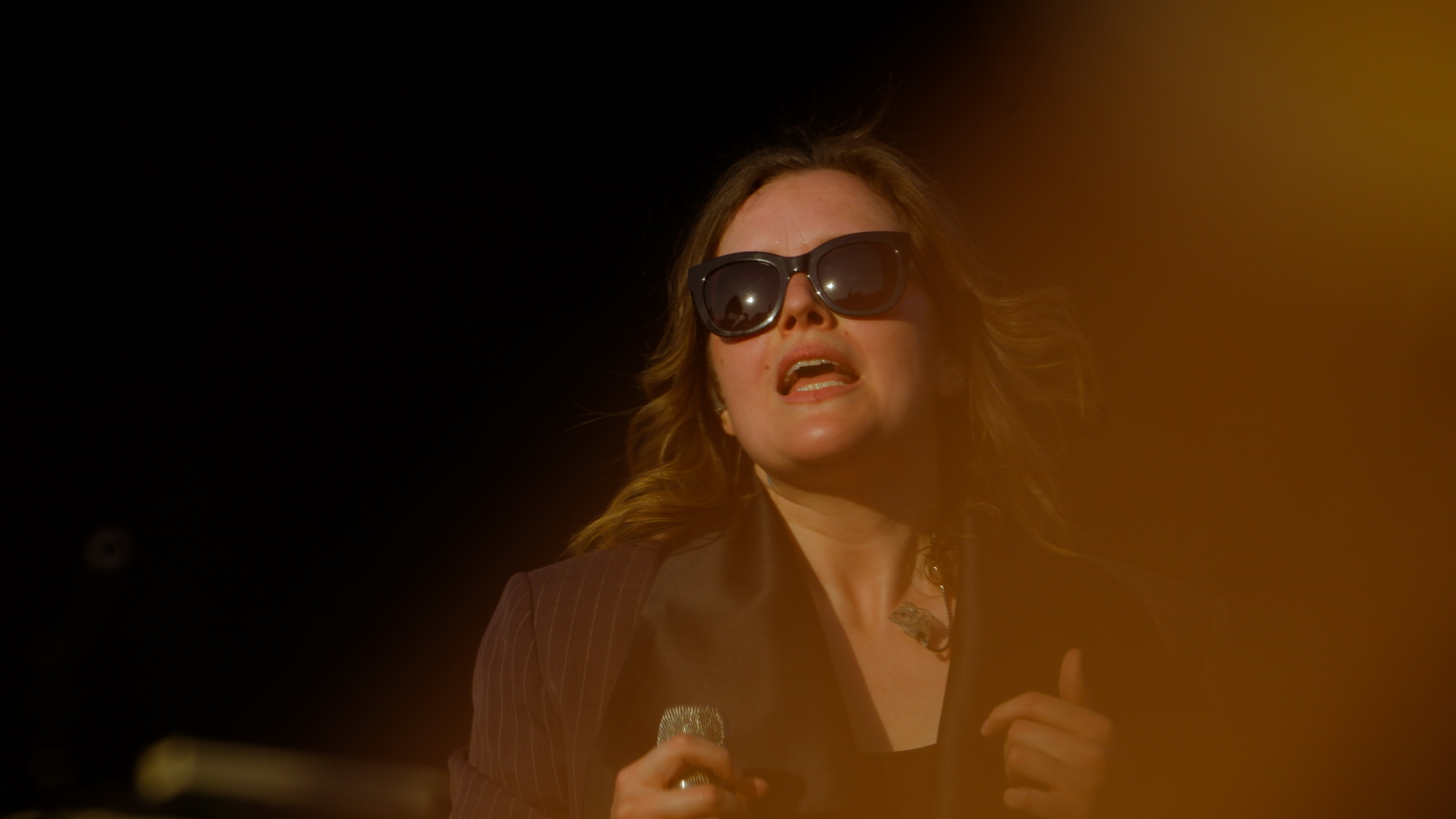 El caos controlado: La adrenalina y técnica detrás de la fotografía de conciertos